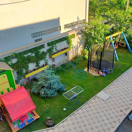 Casa Veseliei-3